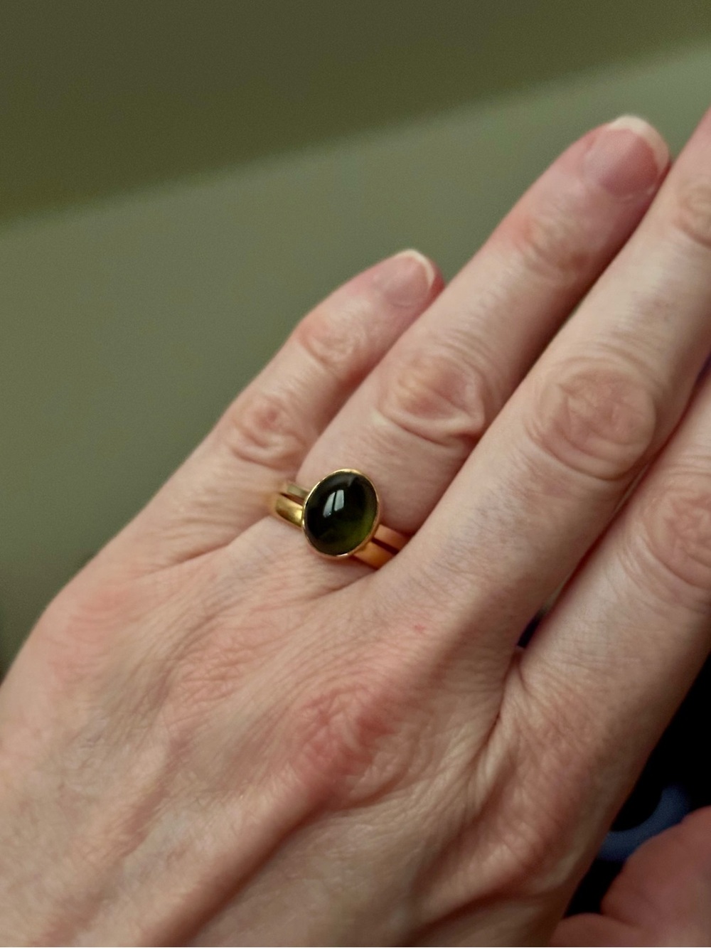 22k Gold Bezel Set Green Tourmaline on a 14k Gold Band Ring Size 5.75 Estate - Picture 11 of 11